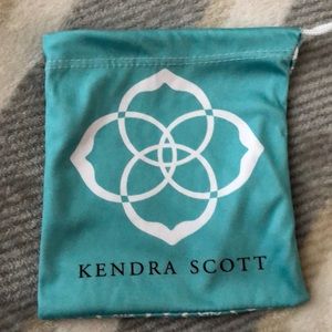 Kendra Scott necklace